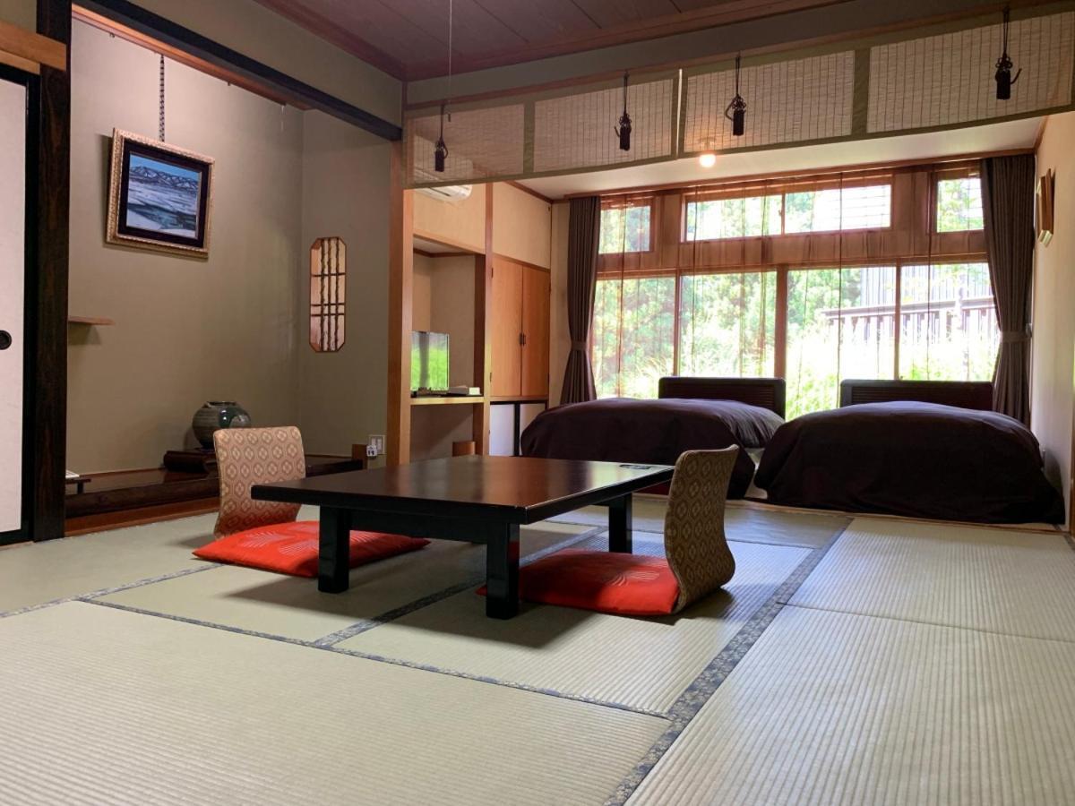Hôtel Yamanosho à Yuzawa  Extérieur photo